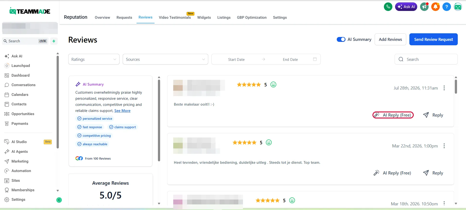 De Reviews-lijst met AI Summary en antwoordknoppen (namen onherkenbaar gemaakt), met de knop “AI Reply (Free)” van de eerste review omkaderd